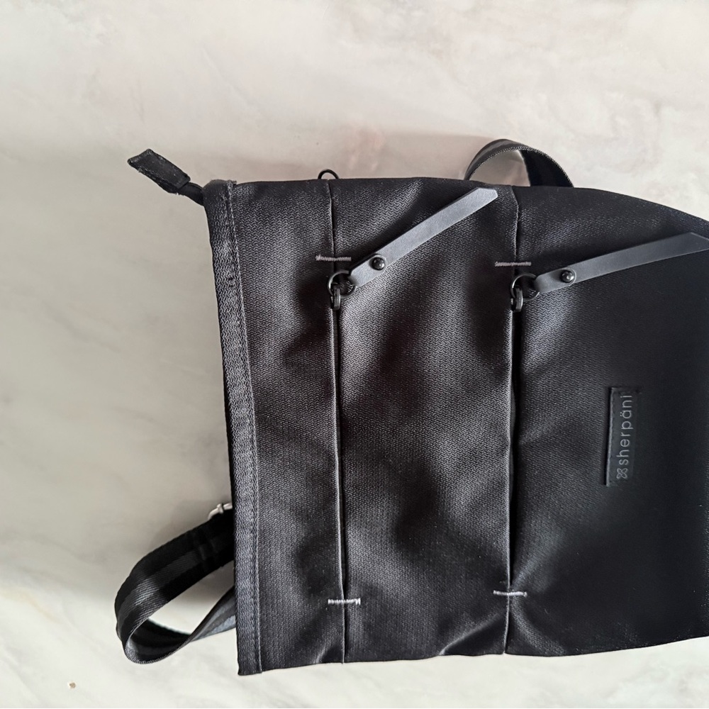 Like New Sherpani Sadie Crossbody Bag Black - Picture 10 of 10